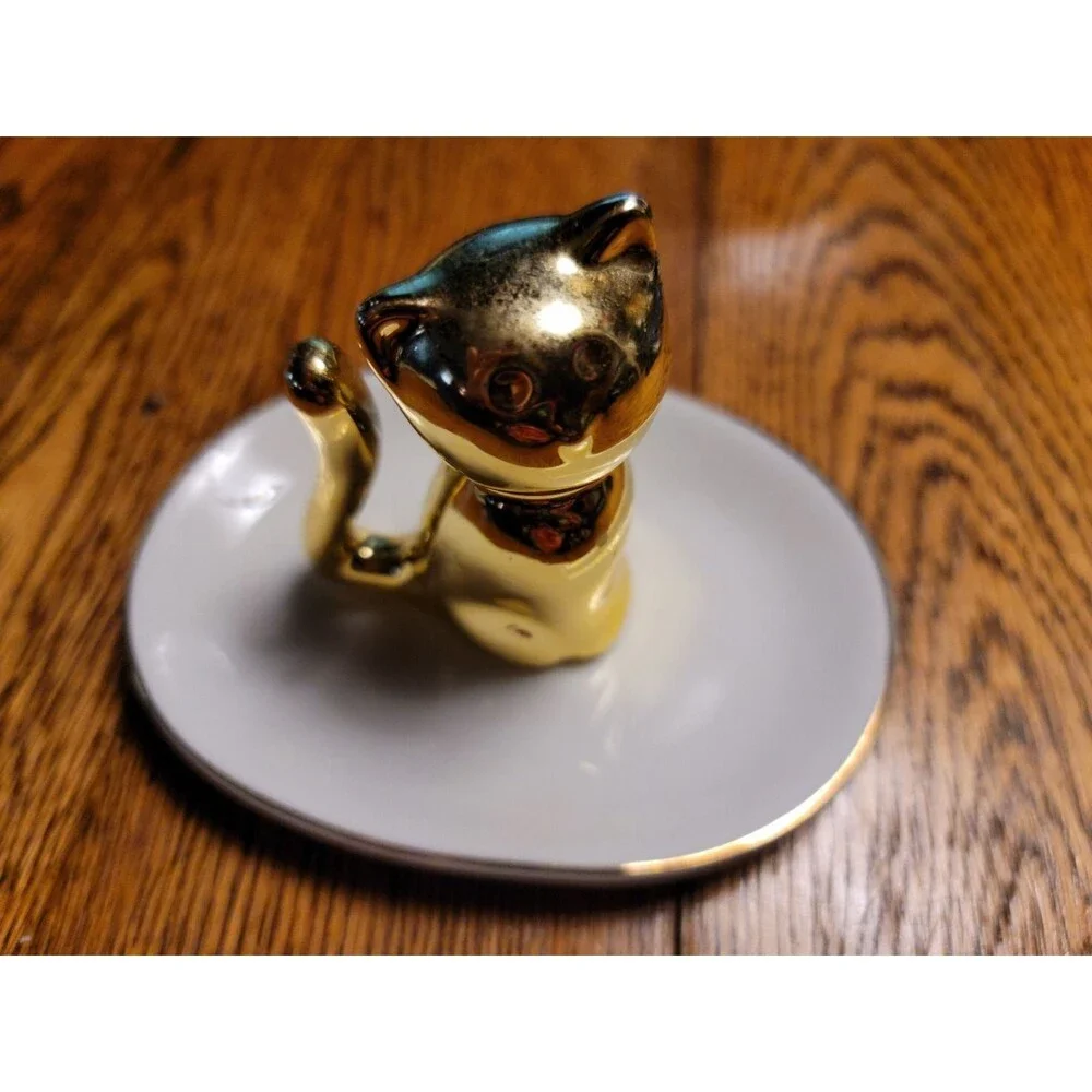 N/A golden cat